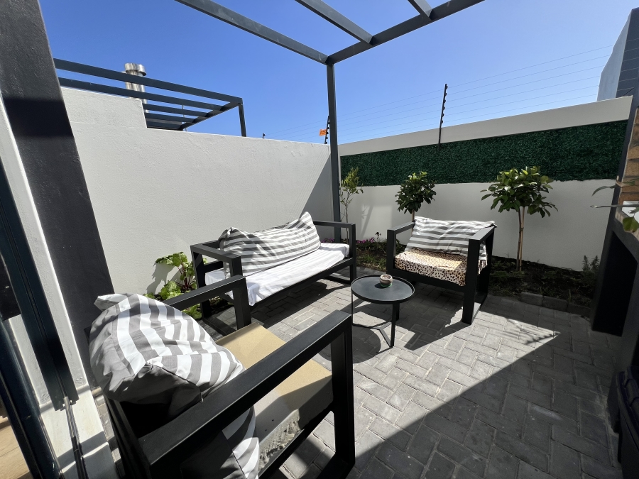 To Let 2 Bedroom Property for Rent in Sandown Western Cape